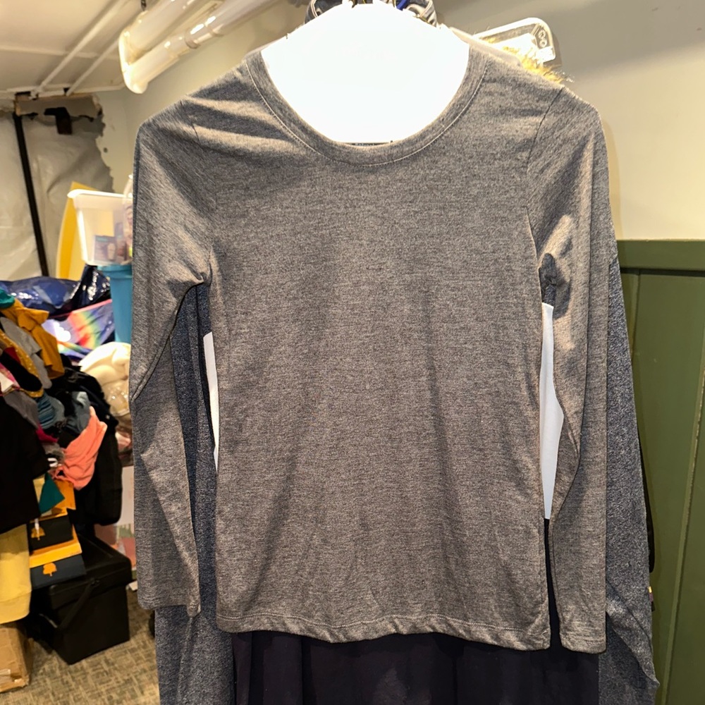 Kids qtee shirt size L